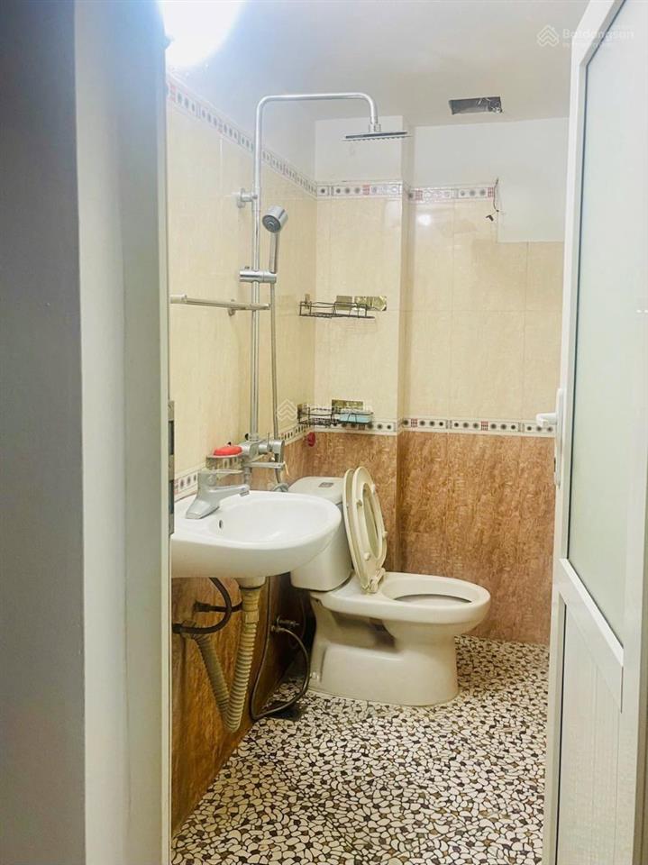 Bán gấp nhà võ chí công, cầu giấy 40m, 5 tầng, 3 ngủ 2 thoáng trước sau chỉ 7.4 ty còn thương lượng