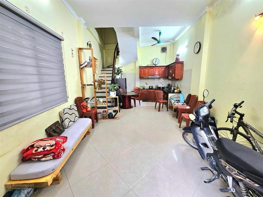 Bán gấp nhà võ chí công, cầu giấy 40m, 5 tầng, 3 ngủ 2 thoáng trước sau chỉ 7.4 ty còn thương lượng