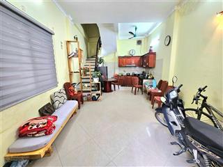 Bán gấp nhà võ chí công, cầu giấy 40m, 5 tầng, 3 ngủ 2 thoáng trước sau chỉ 7.4 ty còn thương lượng
