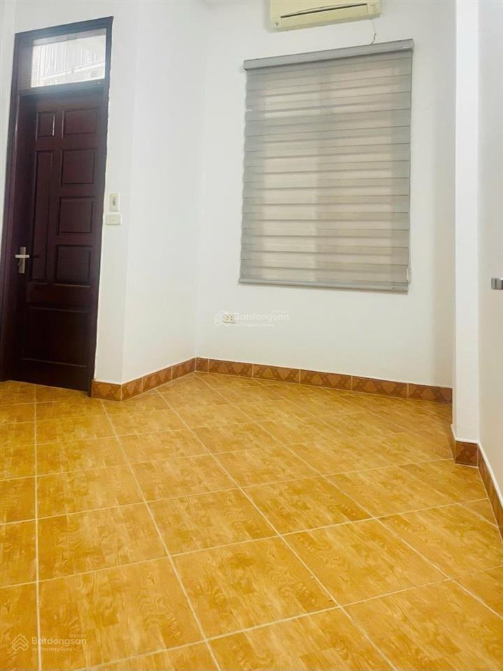 Bán gấp nhà võ chí công, cầu giấy 40m, 5 tầng, 3 ngủ 2 thoáng trước sau chỉ 7.4 ty còn thương lượng