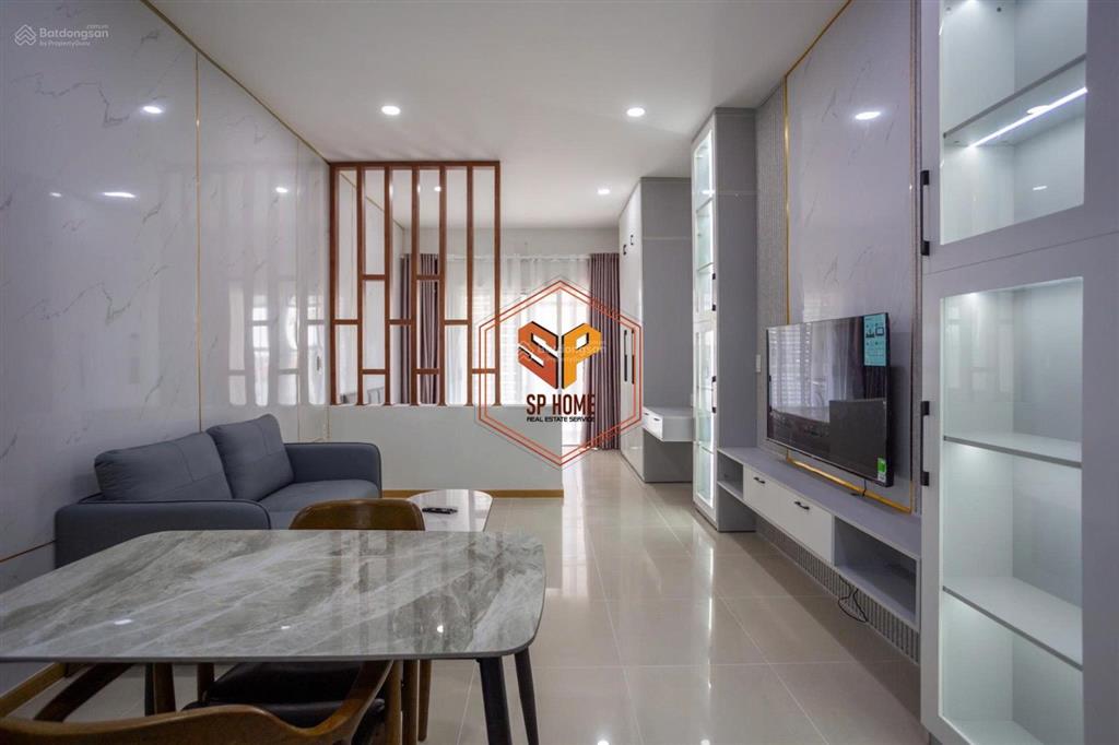 Bán gấp căn hộ sunrise city 43 m2 có sổ hồng,ban công,nội thất mới 100% xem nhà 24/7  0937 781 ***