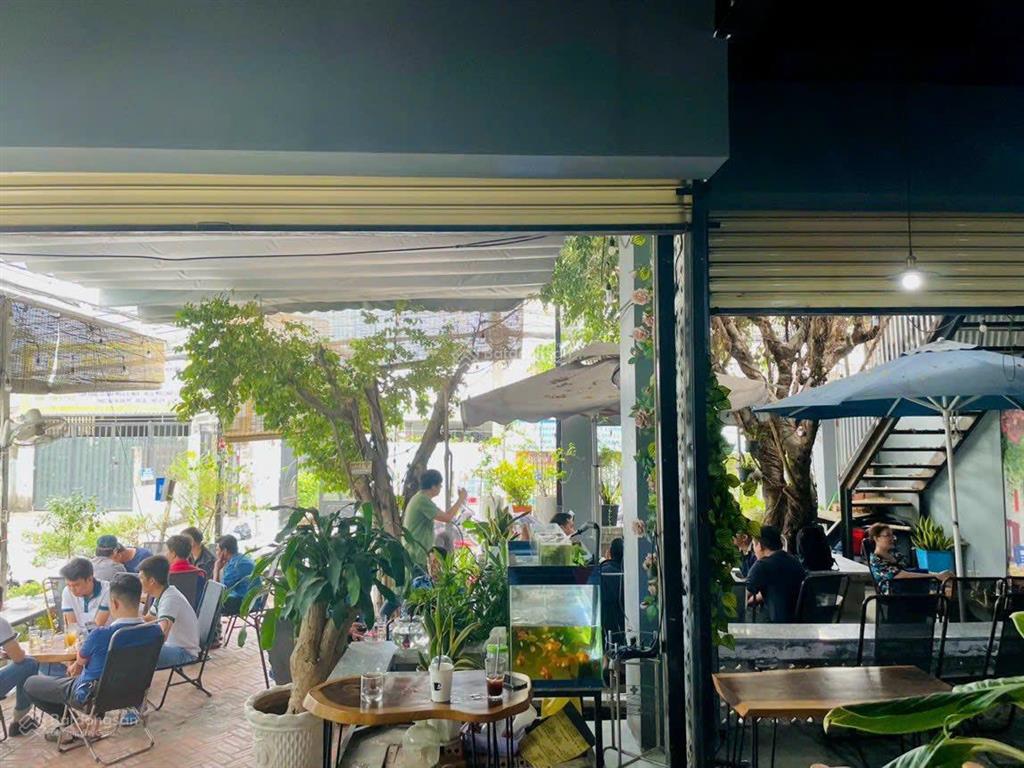 Sang nhượng quán cafe góc 2 mặt tiền đẹp  setup sẵn, vào bán ngay