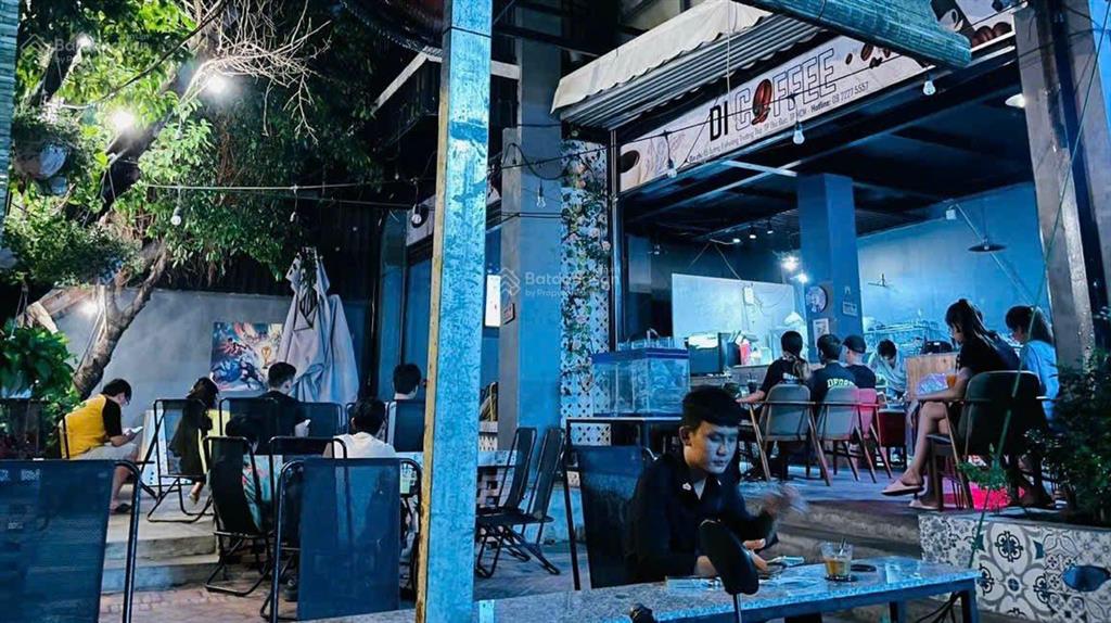Sang nhượng quán cafe góc 2 mặt tiền đẹp  setup sẵn, vào bán ngay
