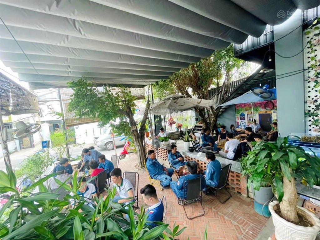 Sang nhượng quán cafe góc 2 mặt tiền đẹp  setup sẵn, vào bán ngay