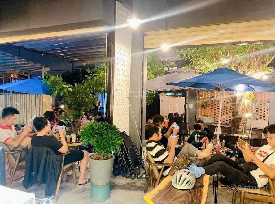 Sang nhượng quán cafe góc 2 mặt tiền đẹp  setup sẵn, vào bán ngay
