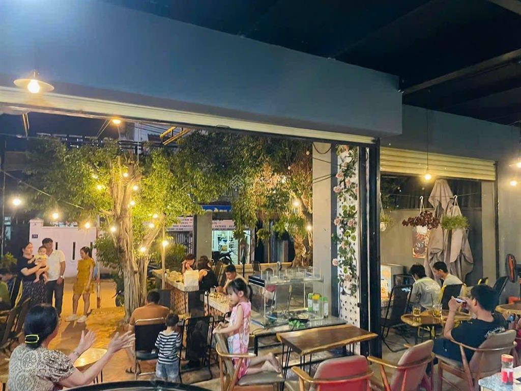 Sang nhượng quán cafe góc 2 mặt tiền đẹp  setup sẵn, vào bán ngay