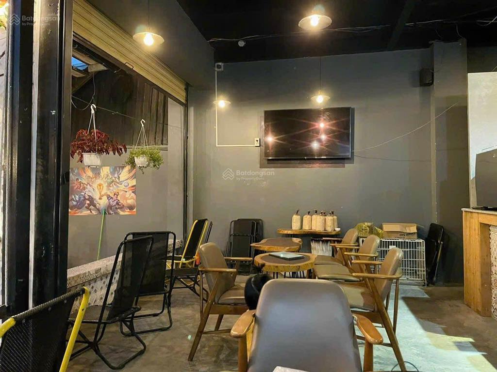 Sang nhượng quán cafe góc 2 mặt tiền đẹp  setup sẵn, vào bán ngay