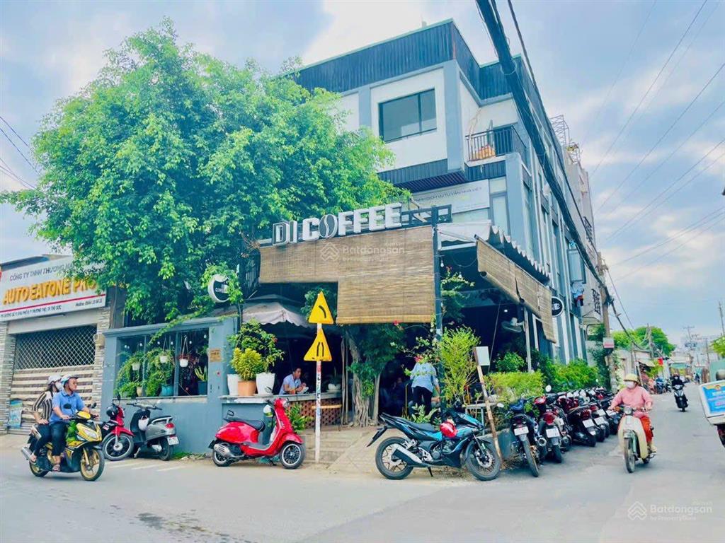 Sang nhượng quán cafe góc 2 mặt tiền đẹp  setup sẵn, vào bán ngay