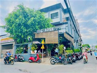 Sang nhượng quán cafe góc 2 mặt tiền đẹp  setup sẵn, vào bán ngay