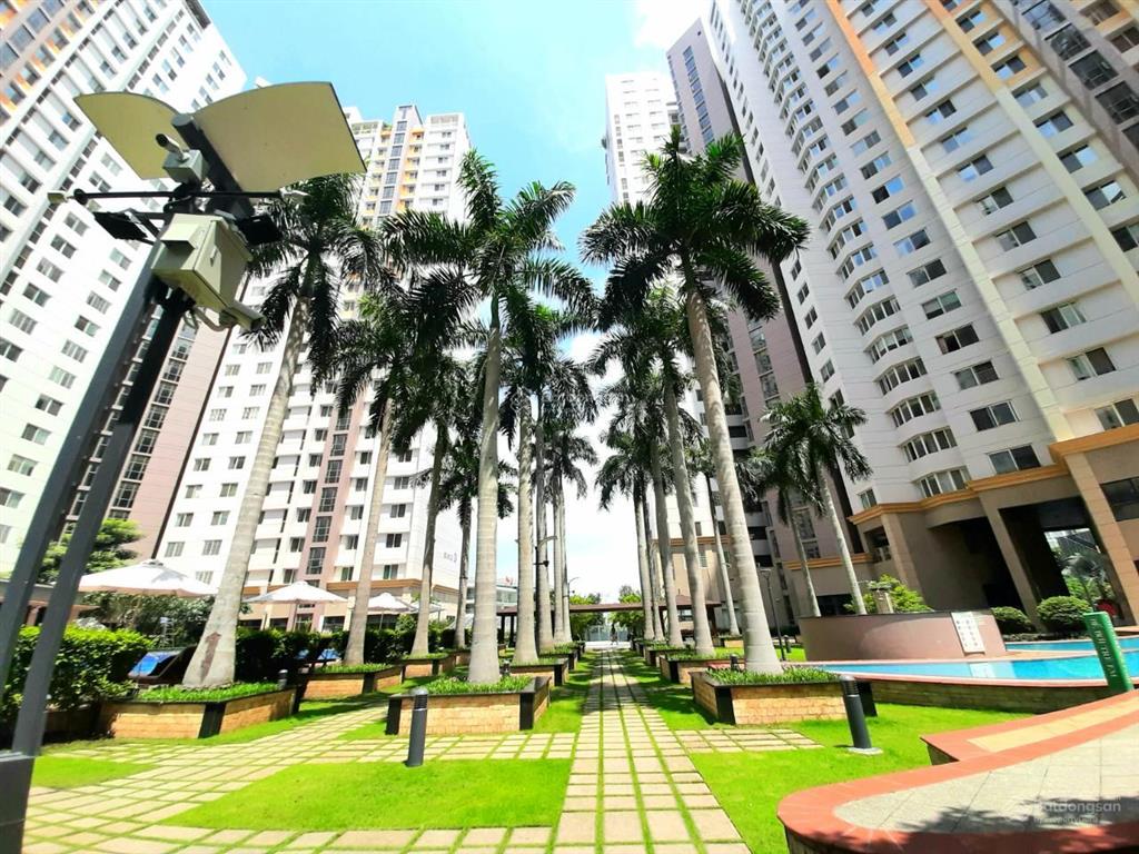 Chủ đi nước ngoài bán gấp (135m2 3pn 10,3 tỷ) lầu cao view đẹpgiá thấp.