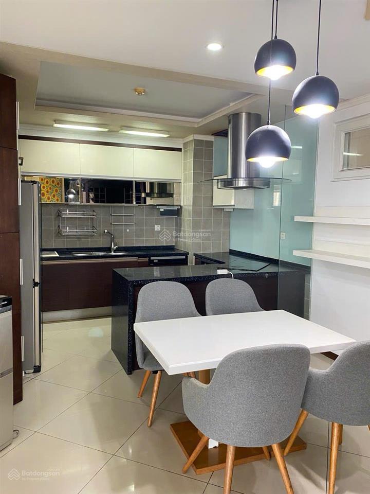 Chủ đi nước ngoài bán gấp (135m2 3pn 10,3 tỷ) lầu cao view đẹpgiá thấp.