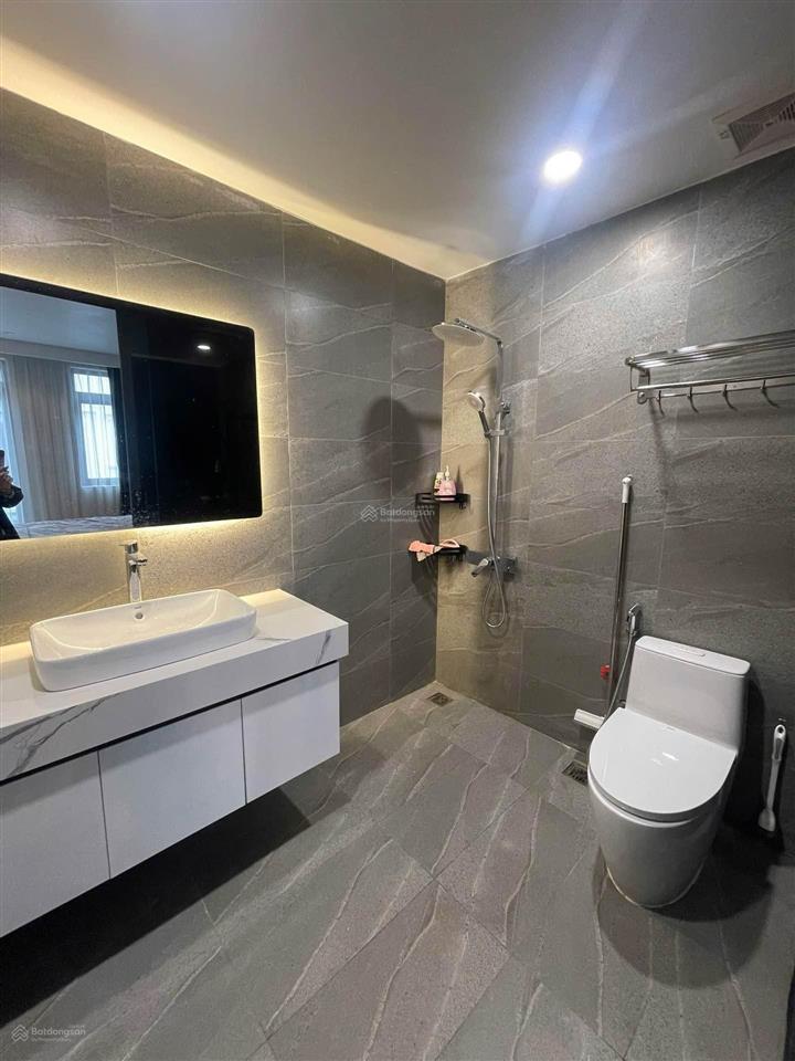 Bán lk sông hồng gia lâm 84m2 x 5t, mt 6m, có thang máy, 4pn, tầng 1 đang cho thuê dòng tiền sẵn có