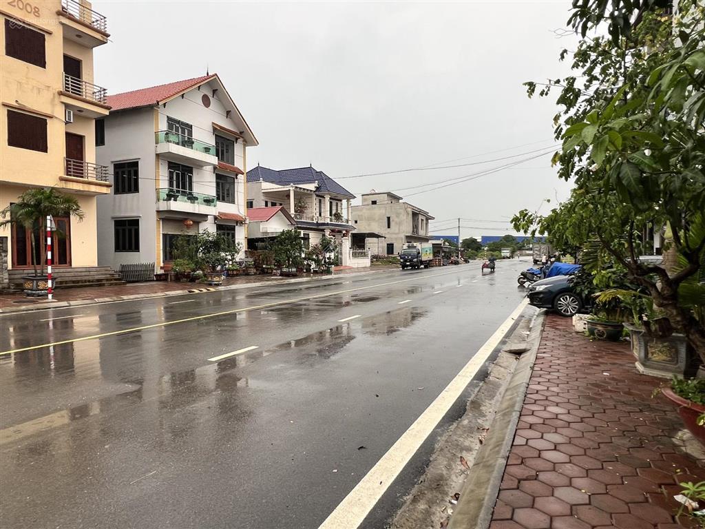 Bán đất nền mặt tiền 9.3m nở hậu, nằm giữa vin 1  2  3 cách đường ql5 vài trăm m gần trung tâm