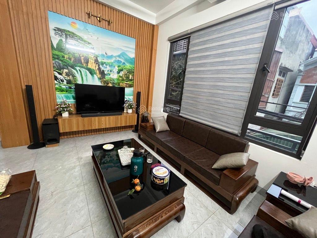Nhà đẹp mới koong cầu am hà đông 3 phòng ngủ gần chợ gần oto
dt 32m2  5 tầng  7,55 tỷ
thiết kế 