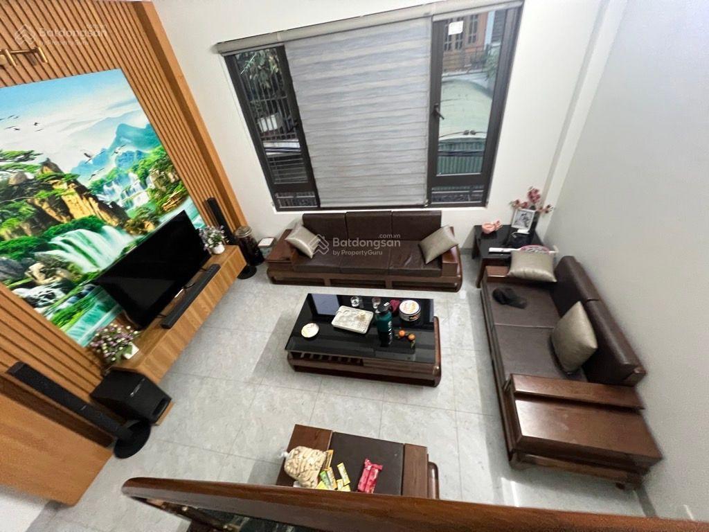 Nhà đẹp mới koong cầu am hà đông 3 phòng ngủ gần chợ gần oto
dt 32m2  5 tầng  7,55 tỷ
thiết kế 