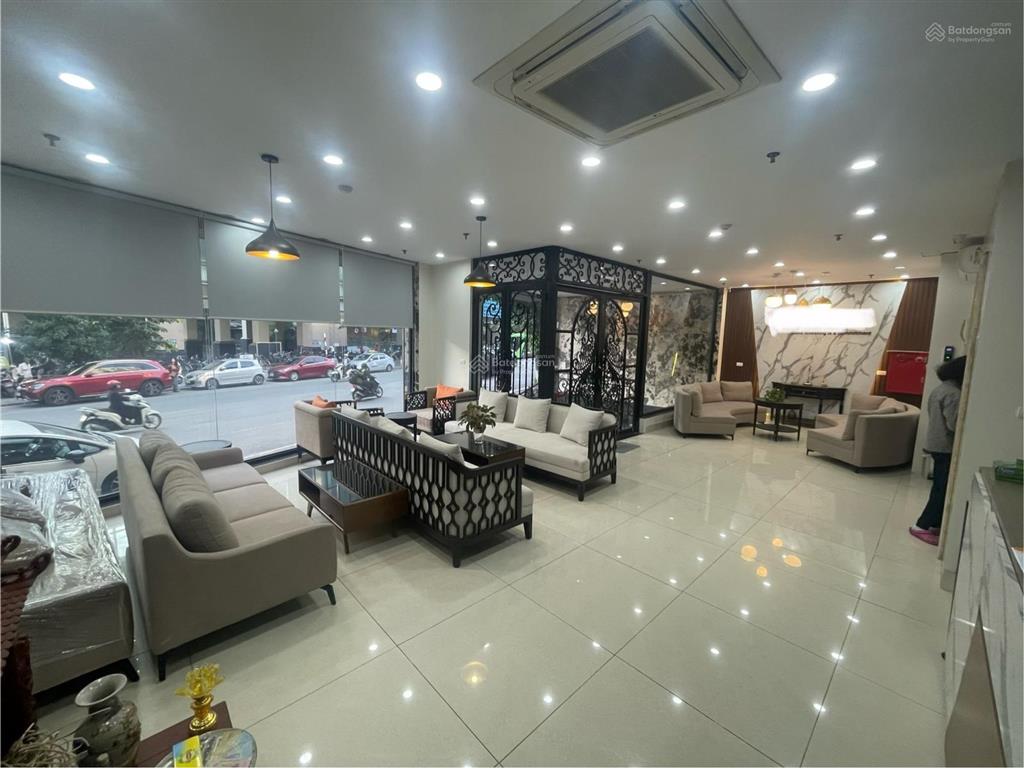 Cho thuê nhà mặt phố 188 hào nam, mặt tiền 12m đối diện ga tàu cát linh