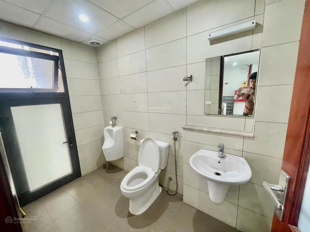 Cần cho thuê gấp sàn văn phòng tại quận cầu giấy, đường trần thái tông, dt 100m2 giá thuê 20tr/th