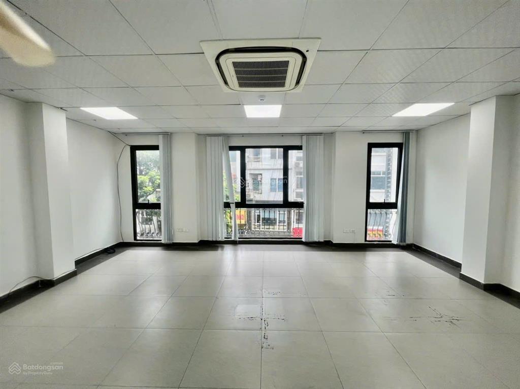 Cần cho thuê gấp sàn văn phòng tại quận cầu giấy, đường trần thái tông, dt 100m2 giá thuê 20tr/th