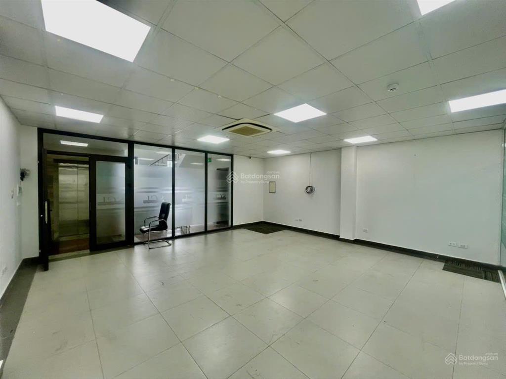 Cần cho thuê gấp sàn văn phòng tại quận cầu giấy, đường trần thái tông, dt 100m2 giá thuê 20tr/th