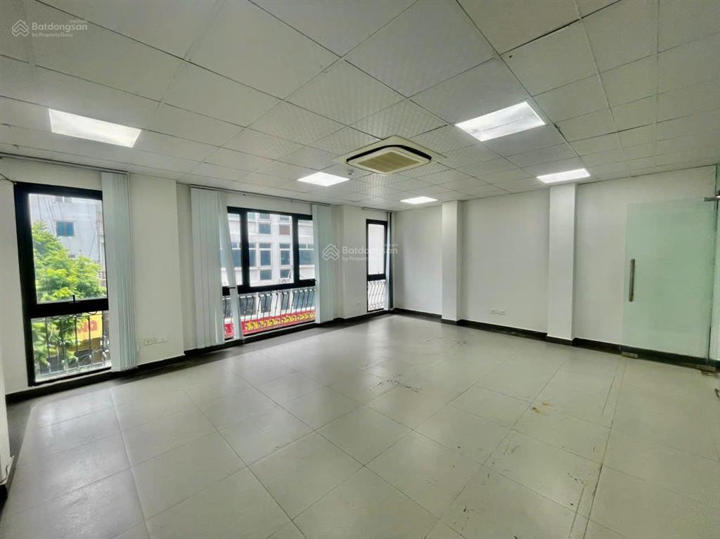 Cần cho thuê gấp sàn văn phòng tại quận cầu giấy, đường trần thái tông, dt 100m2 giá thuê 20tr/th