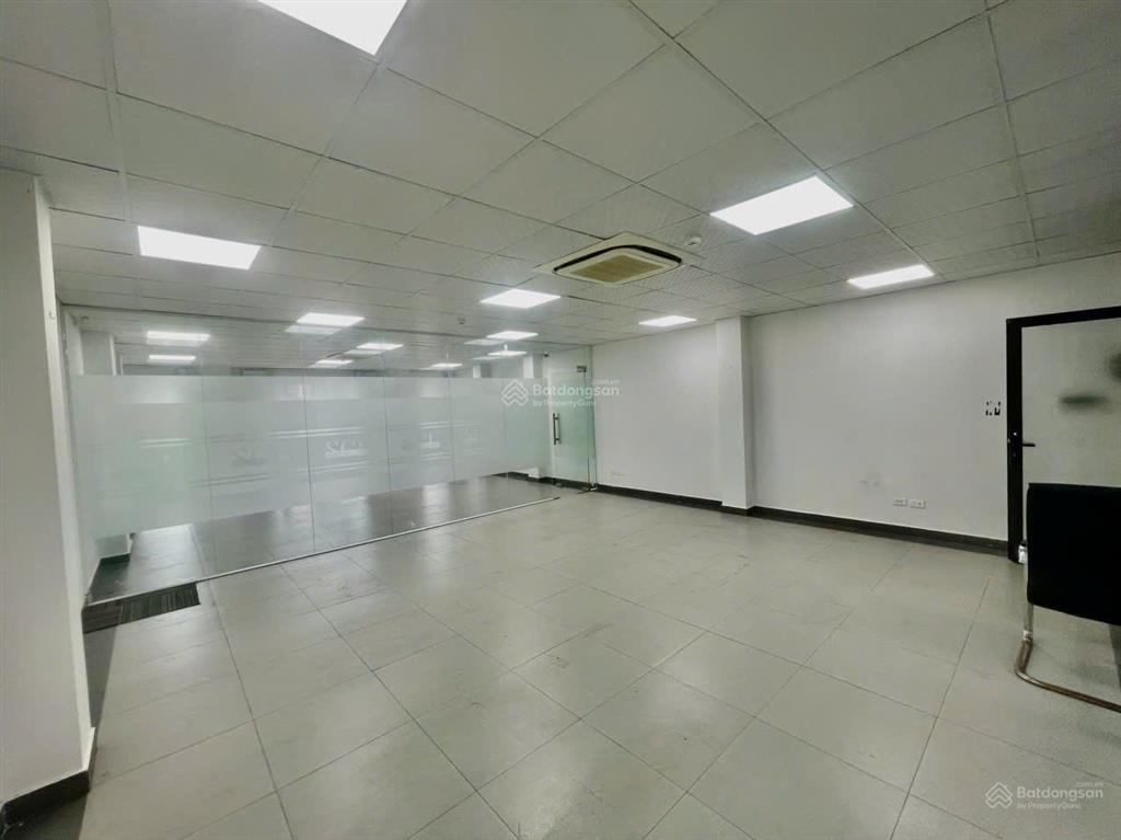 Cần cho thuê gấp sàn văn phòng tại quận cầu giấy, đường trần thái tông, dt 100m2 giá thuê 20tr/th