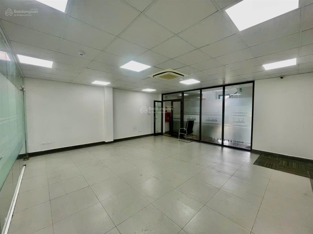 Cần cho thuê gấp sàn văn phòng tại quận cầu giấy, đường trần thái tông, dt 100m2 giá thuê 20tr/th