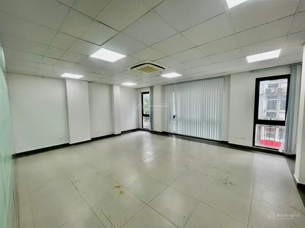 Cần cho thuê gấp sàn văn phòng tại quận cầu giấy, đường trần thái tông, dt 100m2 giá thuê 20tr/th