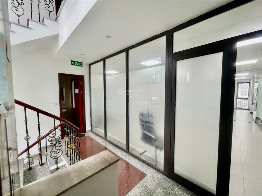 Cần cho thuê gấp sàn văn phòng tại quận cầu giấy, đường trần thái tông, dt 100m2 giá thuê 20tr/th