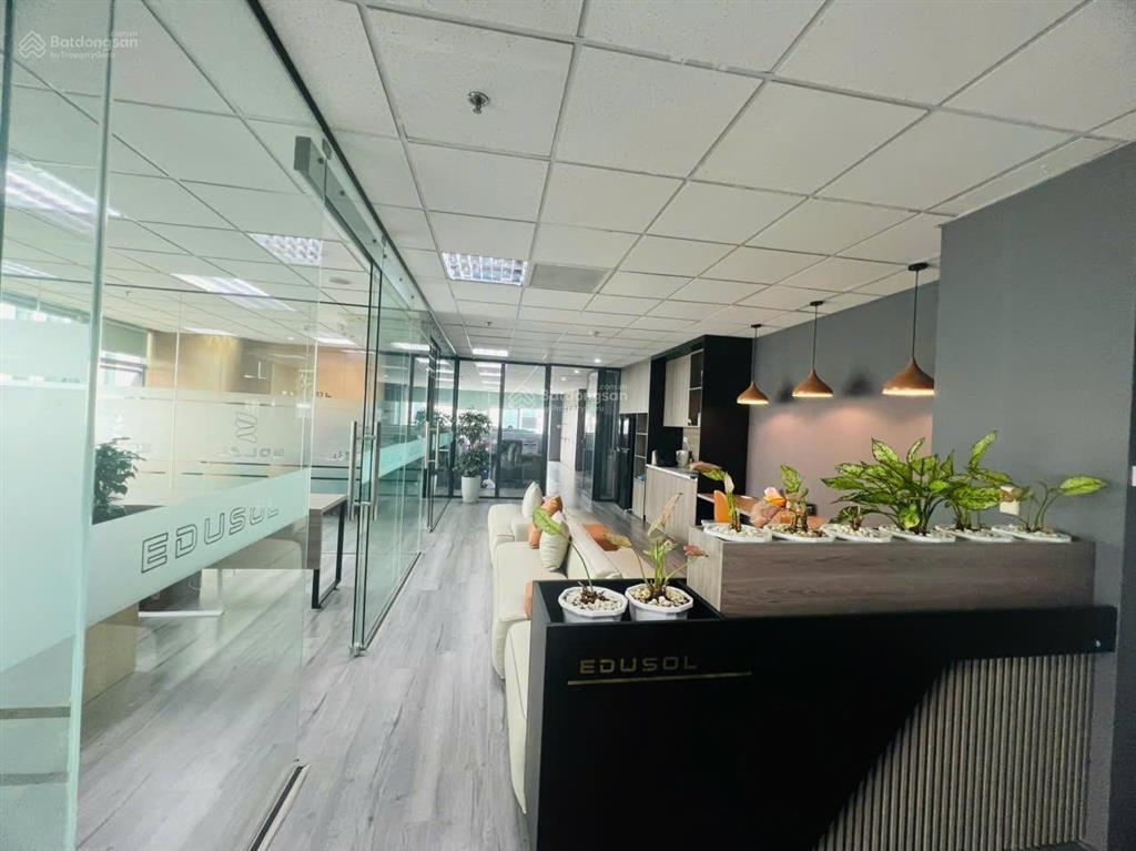 Cho thuê văn phòng tại cầu giấy, phố duy tân dt 170m2 giá thuê cực rẻ chỉ 270k/m2,  0972 524 ***