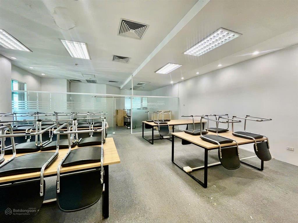 Cho thuê văn phòng tại cầu giấy, phố duy tân dt 170m2 giá thuê cực rẻ chỉ 270k/m2,  0972 524 ***