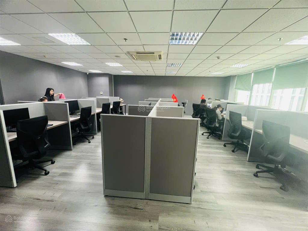 Cho thuê văn phòng tại cầu giấy, phố duy tân dt 170m2 giá thuê cực rẻ chỉ 270k/m2,  0972 524 ***