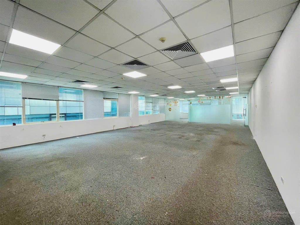 Cho thuê văn phòng tại cầu giấy  tòa nhà hoàng ngọc  view kính thoáng  dt 130m2 giá rẻ