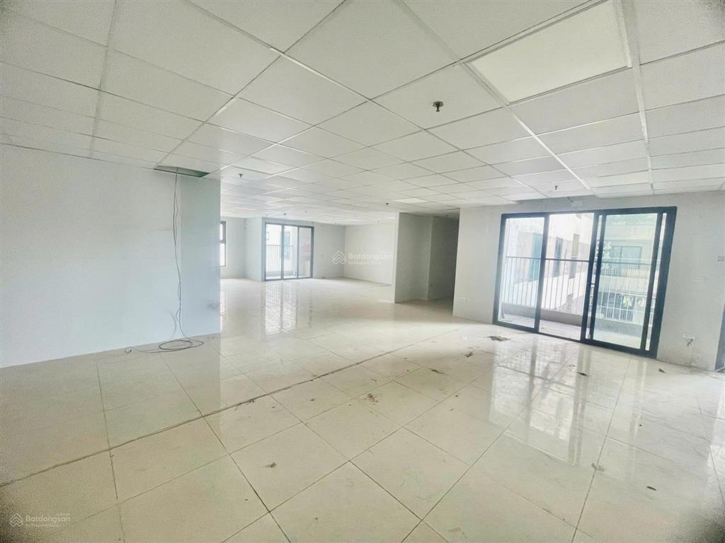 Cho thuê văn phòng cực đẹp tại lê văn lương thanh xuân 210m2 giá cực rẻ chỉ 260k/m2  0972 524 ***