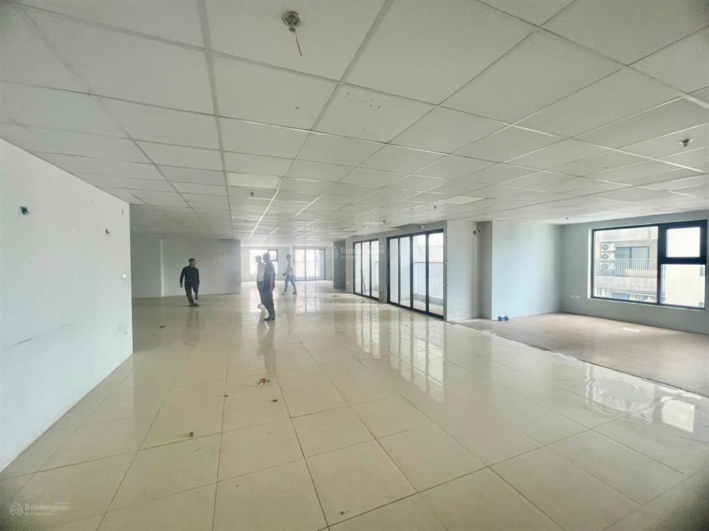 Cho thuê văn phòng cực đẹp tại lê văn lương thanh xuân 210m2 giá cực rẻ chỉ 260k/m2  0972 524 ***