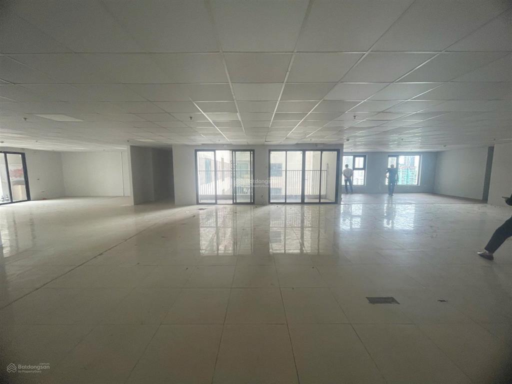 Cho thuê văn phòng cực đẹp tại lê văn lương thanh xuân 210m2 giá cực rẻ chỉ 260k/m2  0972 524 ***