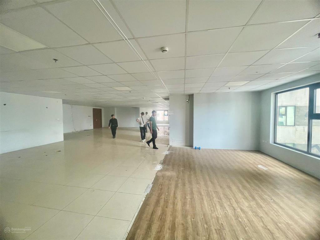 Cho thuê văn phòng cực đẹp tại lê văn lương thanh xuân 210m2 giá cực rẻ chỉ 260k/m2  0972 524 ***