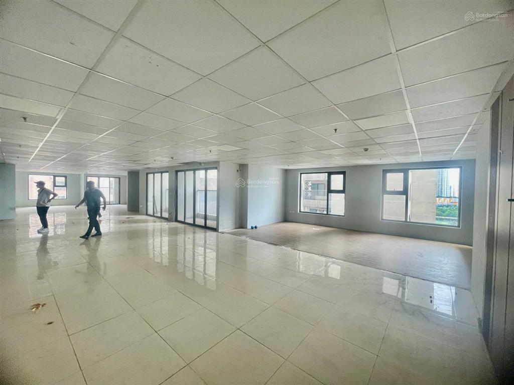 Cho thuê văn phòng cực đẹp tại lê văn lương thanh xuân 210m2 giá cực rẻ chỉ 260k/m2  0972 524 ***