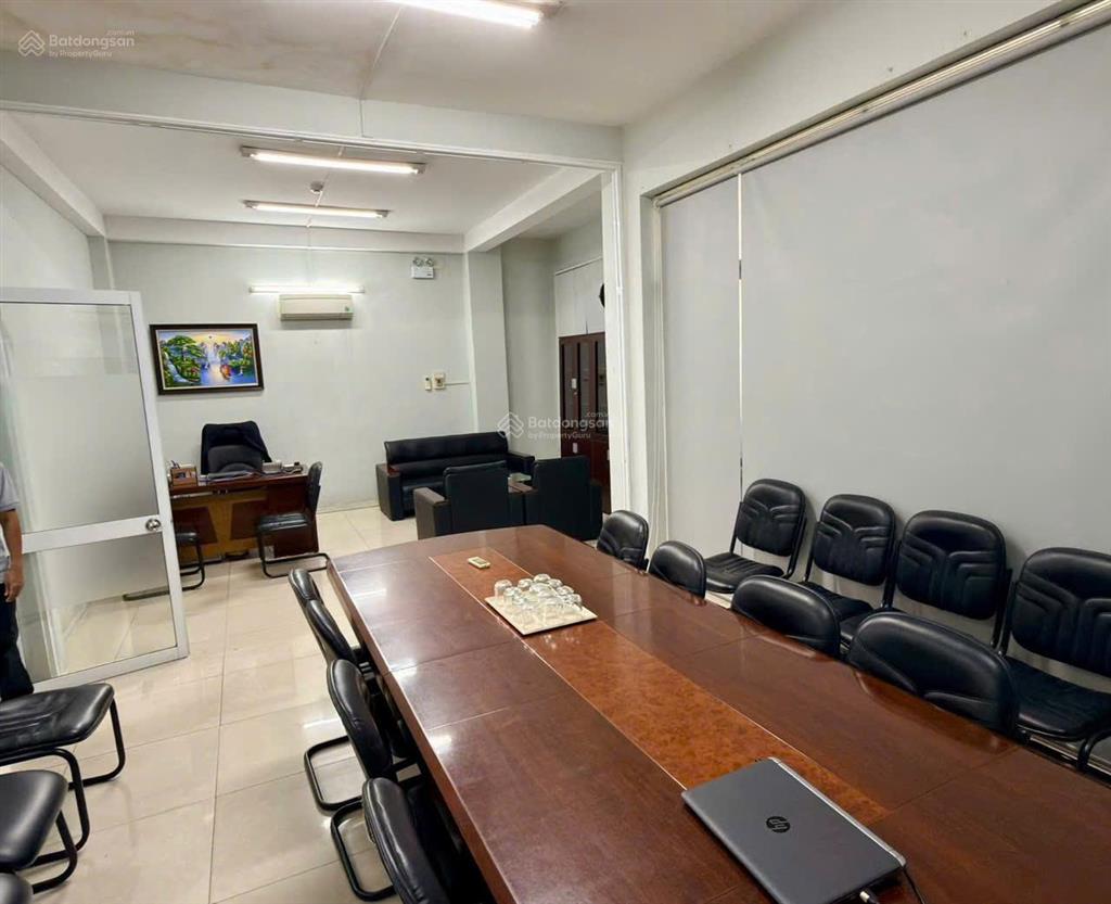 	bán nhà mt, ngang 6.55m đường lê văn sỹ, dt160m2( đang cho thuê 2.000usd), gần nhà thờ ba chuông