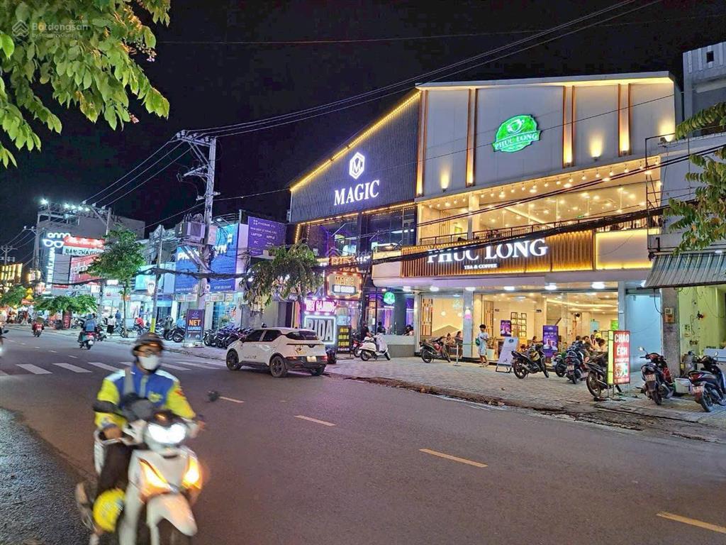 Gía quá tốt! bán gấp tòa nhà mt lũy bán bích, q.tp. dt 4.5x25, kết cấu 9 tầng. hđt 100tr/ tháng