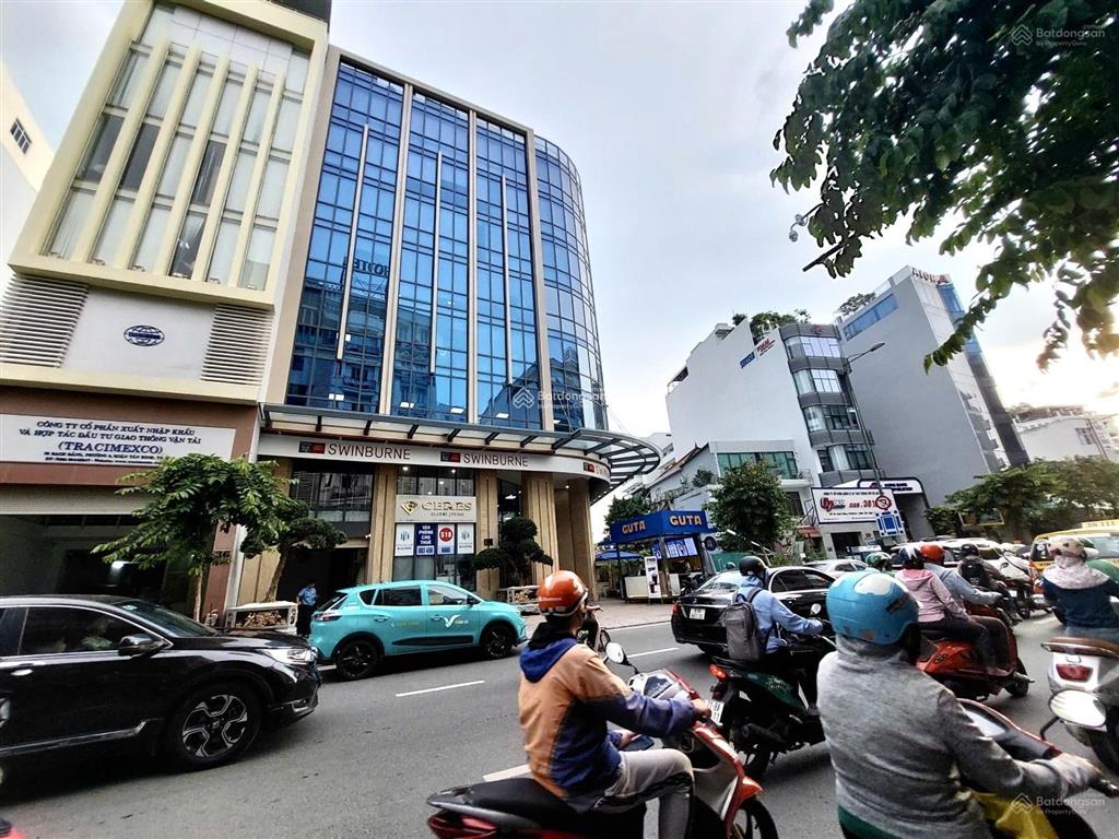 Bán khách sạn góc 2 mặt tiền đường hồng hà  sân bay  ngang 10.2m hầm 7 tầng hđt 140 triệu 29 tỷ