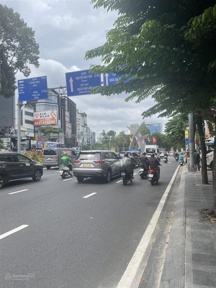 Hạ 4.5 tỷ! bán nhà đường hậu giang, khu sân bay dt7x30m,6 tầng  dòng tiền 100 triệu/tháng.30 tỷ