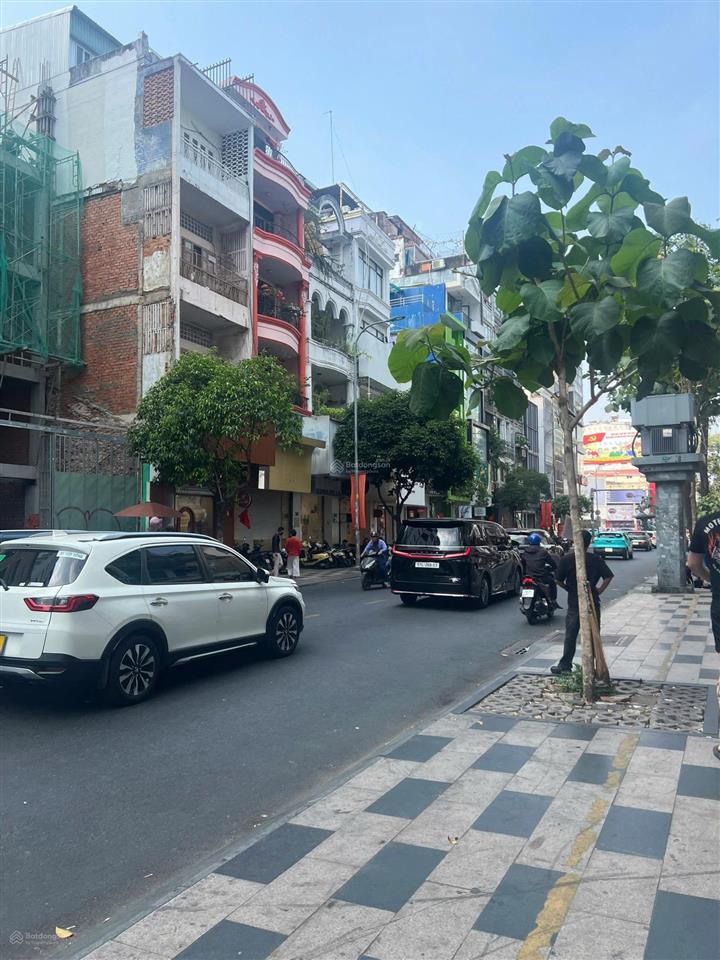 Bán nhà 2 mt nguyễn trãi, quận 1, cạnh zen plaza  dt 8x30, 3 tầng  hợp đồng thuê 250 triệu tháng
