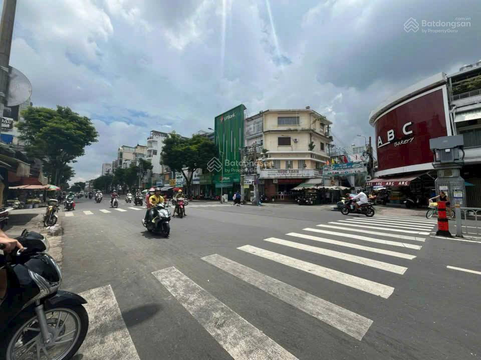 Bán nhà góc 2 mt đường nguyễn văn trỗi quận phú nhuận  dt 8mx18m,4 tầng  hđt120 triệugiá 39 tỷ