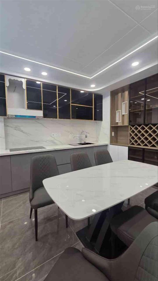 Sát mặt tiền chợ bà chiểu  55m2  ô tô đỗ cửa  5 tầng