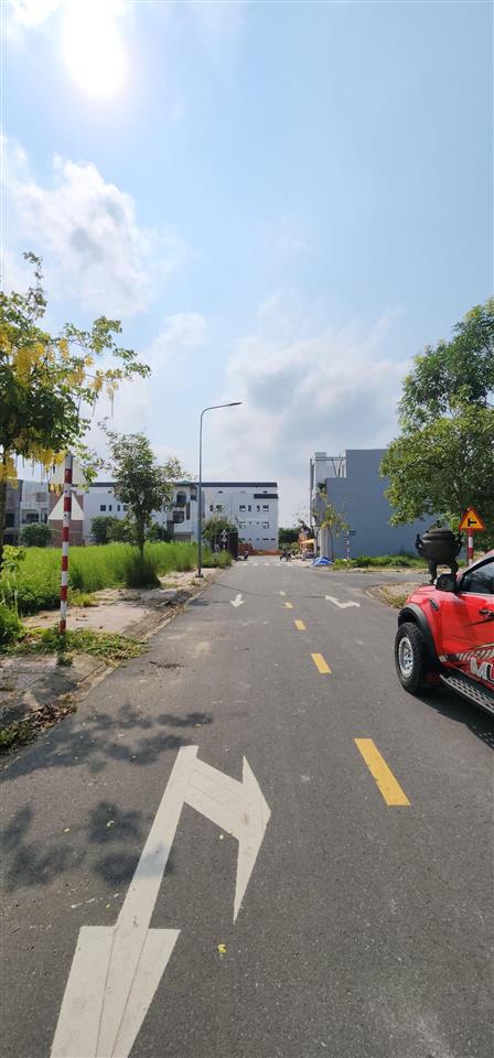 Nhà phố góc 2mt the sol city1t 1l thích hợp ở kết hợp kinh doanh dt đất 125m2  0904 787 ***