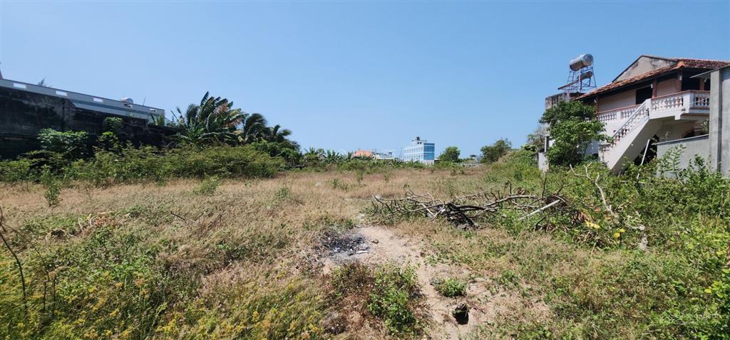 Mt328  cách phố đi bộ 500m  688m2  giá bán 14 tỷ   0904 787 ***