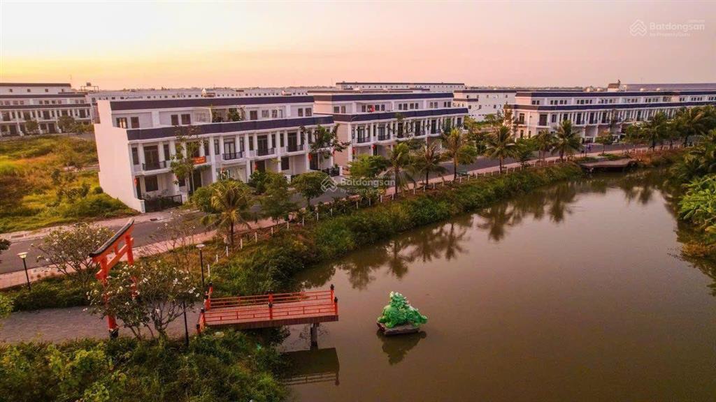 Tuyệt chủng lô góc 2mt the sol city  195m2 đối diện cum kcn lớn  giá 5.95 tỷ   0904 787 ***