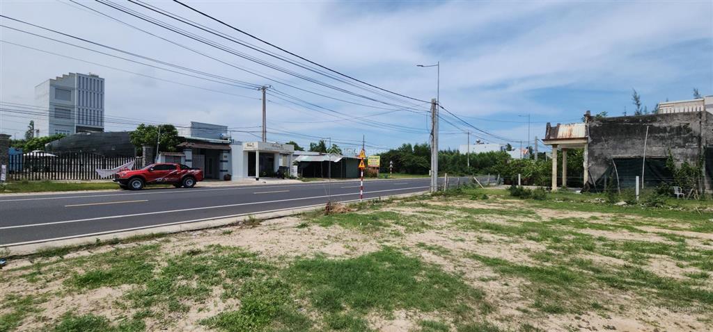 Cho thuê đất 1600m2 mt 998b cách biển 500m tiện kinh doanh buôn bán 20tr/ tháng  0904 787 ***