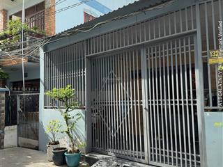 Cần tiền bán gấp nhà 7x16  hẻm ô tô  7 tỷ đồng, sát bên trường đh maketting  quận 7
