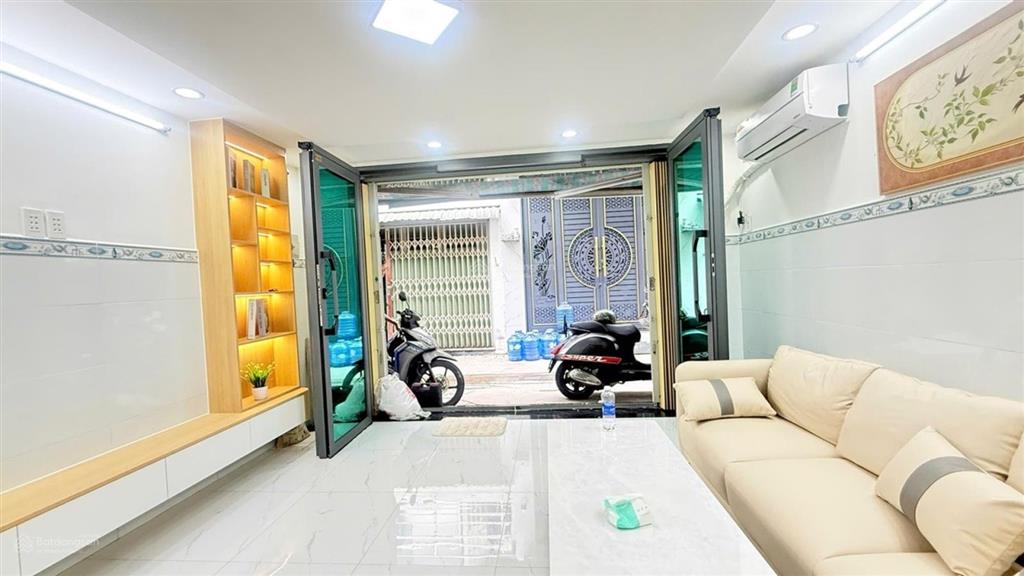 4 tỷ nhỉnh  xe hơi đỗ cửa  3 tầng mới đẹp  hẻm 1 sẹc  cách mặt tiền chỉ 20m  ngay chợ bùi văn